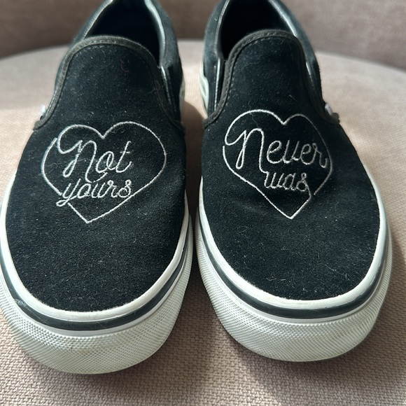 Black & White Van’s Classic Slip-on Sneakers with Graphic - Picture 2 of 7